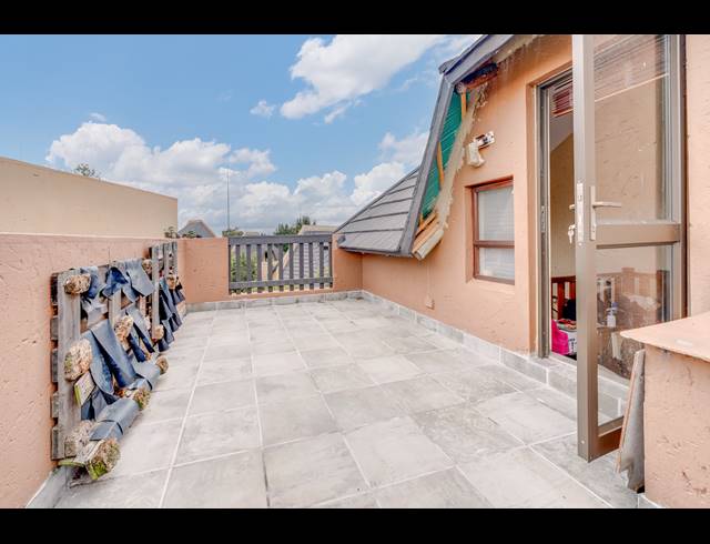 1 BEDROOM APARTMENT FOR SALE IN LONEHILL